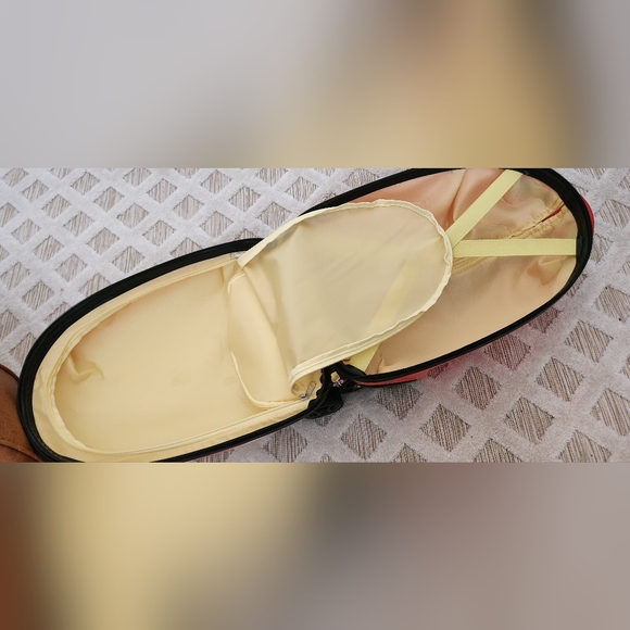 Kid's remote controlled Hedgehog Carry On Luggage - Picture 6 of 7